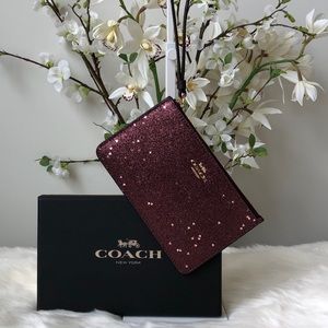🌹Last #1 Coach Glittery Wristlet In Raspberry🌹